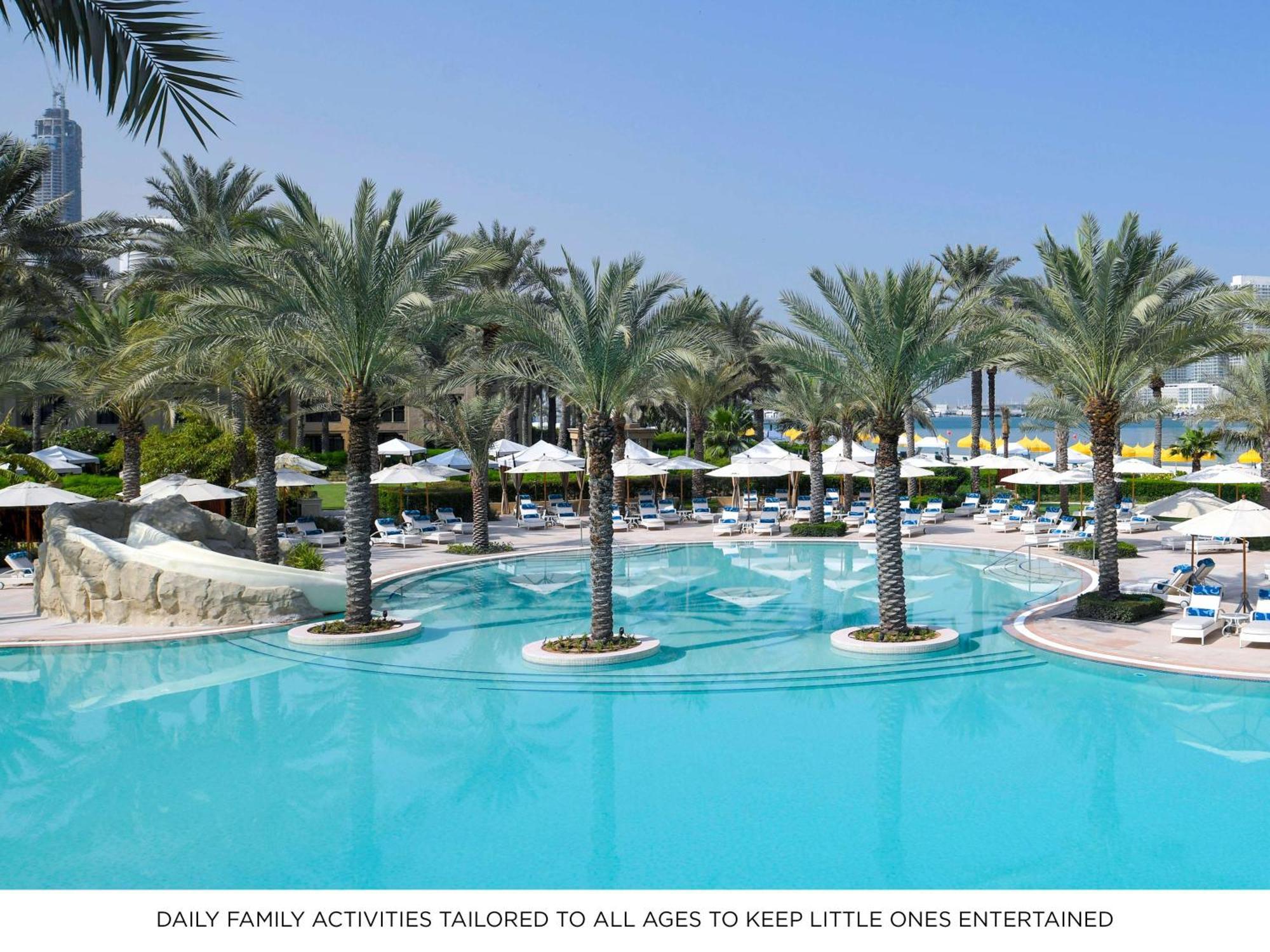 원&원 로열 미라지 리조트 두바이 앳 주메이라 비치 외부 사진 The swimming pool at Jumeirah Beach Hotel