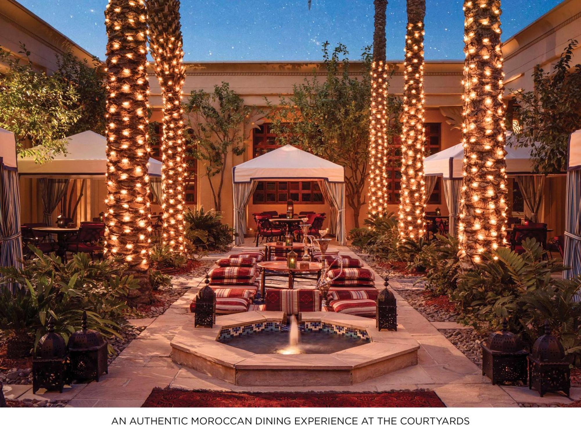 원&원 로열 미라지 리조트 두바이 앳 주메이라 비치 외부 사진 Moroccan dining experience at the Courtyard