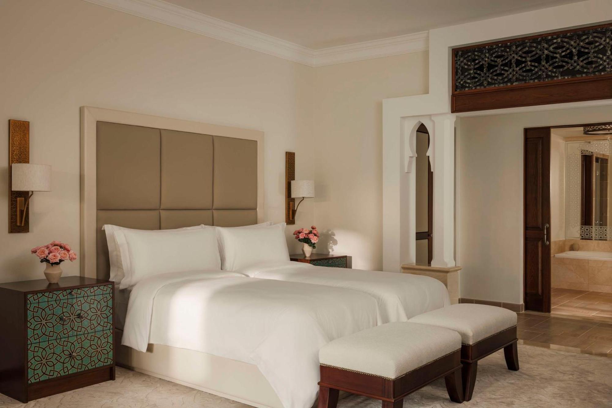 원&원 로열 미라지 리조트 두바이 앳 주메이라 비치 외부 사진 A bedroom at the Four Seasons Hotel